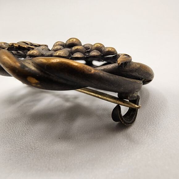 Antique Victorian Grapevine Brooch Brass Repoussé C Clasp Grape Leaf Pin c. 1900 - Picture 3 of 8